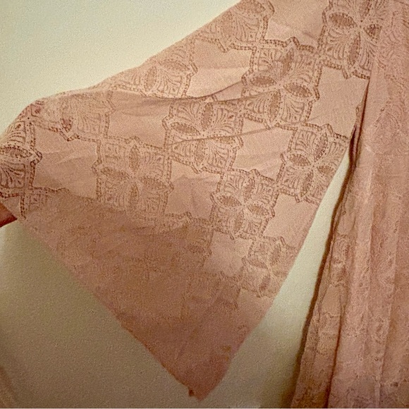 🎀 PLUS Lace Dress 🎀 - Picture 6 of 10